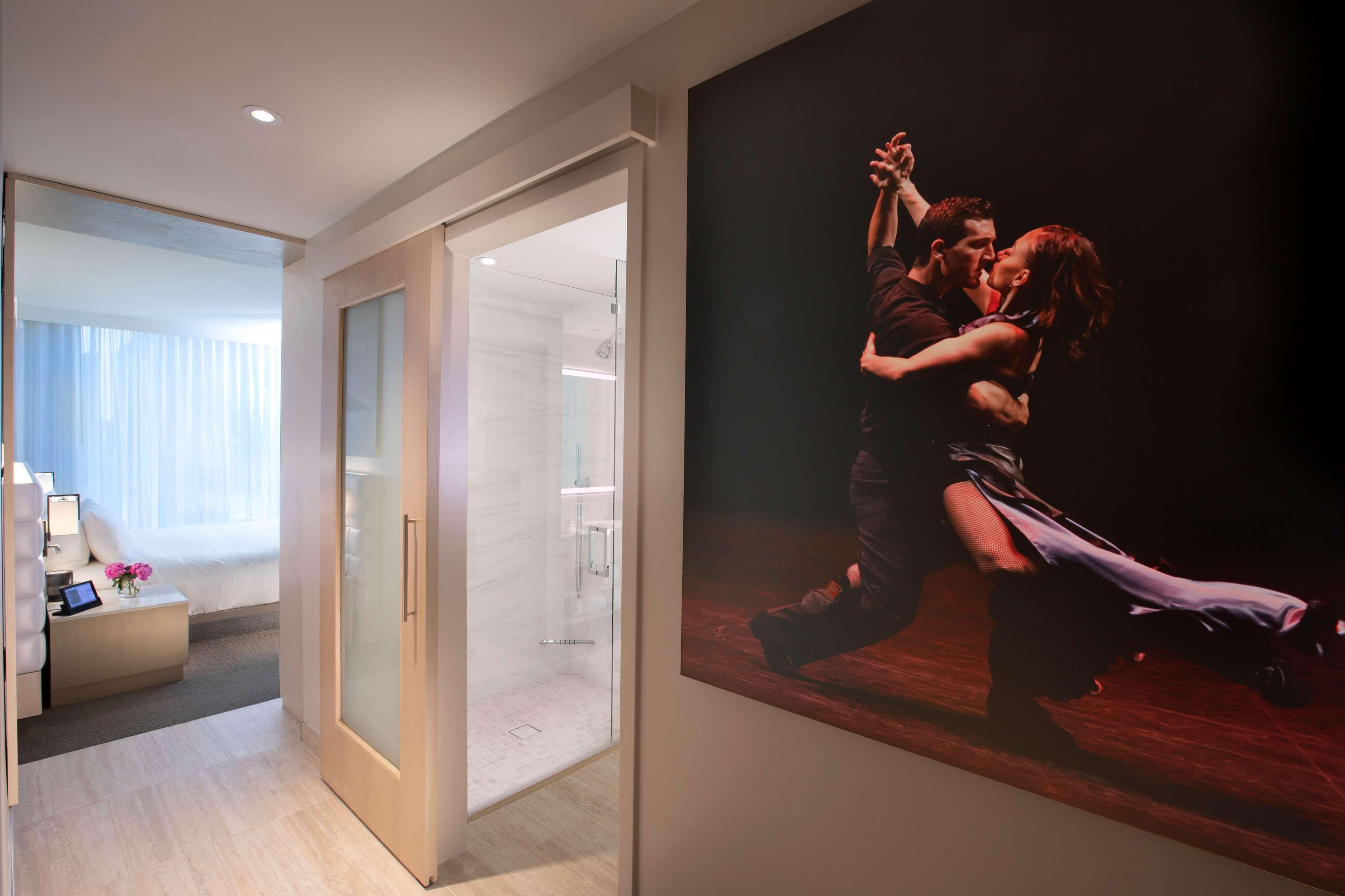 Hall Arts Hotel Dallas, Curio Collection By Hilton Kültér fotó